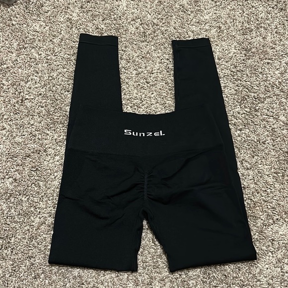 Sunzel black ruched high rise leggings - Picture 3 of 3